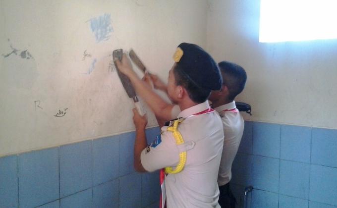 Membersihkan Tulisan Provokatif dan Tidak Sopan