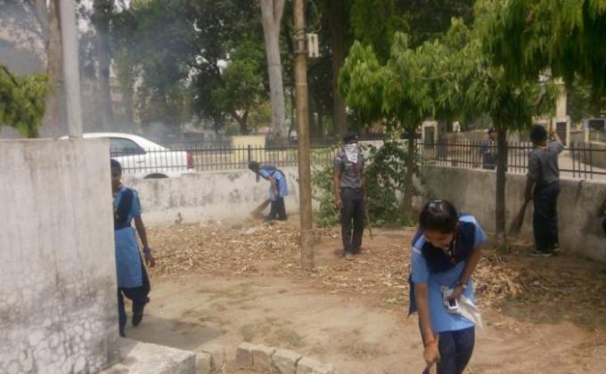 नगरपालिका पार्को की सफाई। इंडियन स्काउट/गाइड ग्रुप (स्वतंत्र) ने किया 
