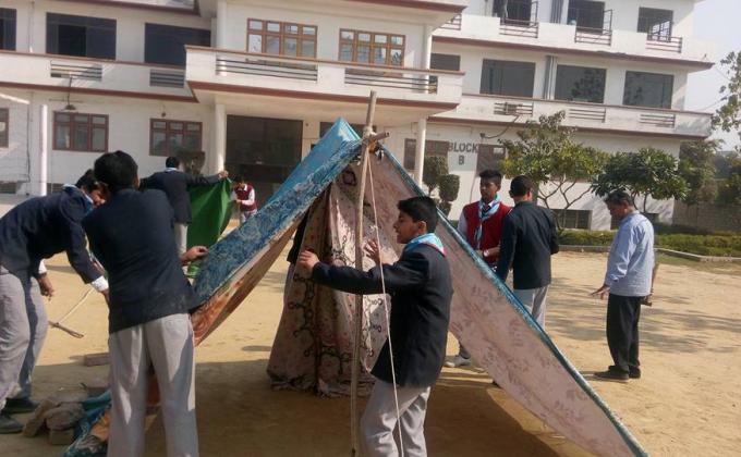 तम्बू निर्माण प्रातियोगिता।