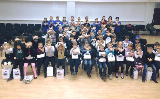 NOSU Scouts delivered presents to children in Krasnoarmiisk in the framework of the “Scouts for Ukraine” project.