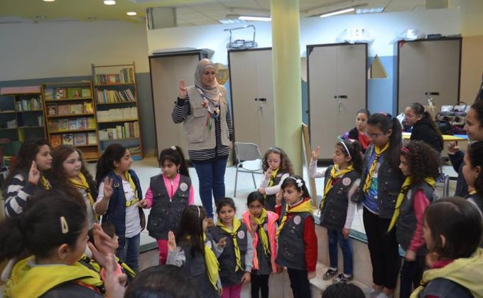 Rover girls provided an Introduction to First Aid basics for the girl cubs in cooperation with first aid officers تدريب على الاسعافات الاولية للزهرات 