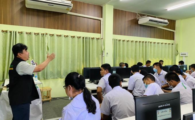 ให้ความรู้ด้านคอมพิวเตอร์ และการศึกษาต่อแก่นักเรียนโรงเรียนวัดบางหญ้าแพรก
