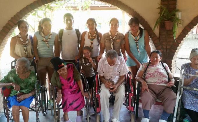 POR UNA SONRISA EN EL ASILO DE ANCIANOS