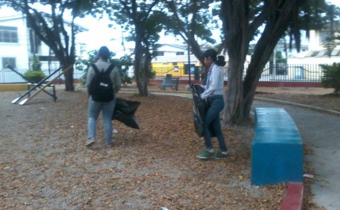 limpieza del parque de los caminantes 
