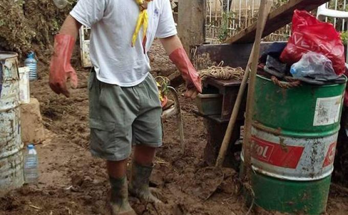 Scouts helping people in need (Floods Emergency Respond) 