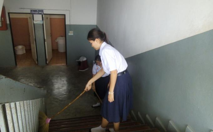 กวาดบันไดอาคาร3