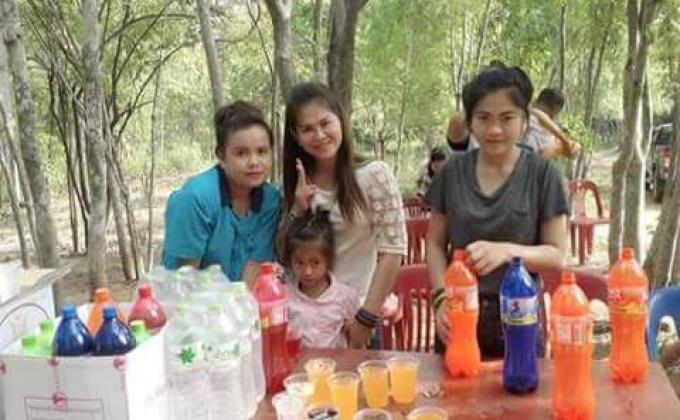 ทำโรงทานบริจาคสิ่งของและอาหาร