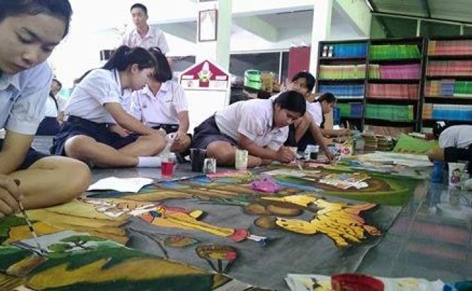 ระบายสีผ้าผะเวส