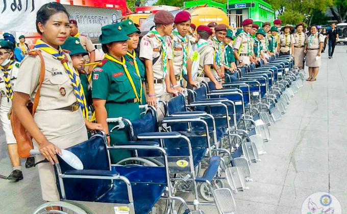 บำเพ็ญประโยชน์อำนวยความสะดวกแก่ประชาชนที่เดินทางมาถวายความอาลัย