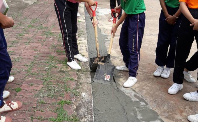 ลาดปูนทำที่จอดรถยนต์