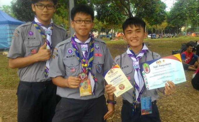 Receiving award during 13th international Jamboree #JMKL13
