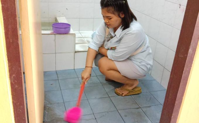 อาสาล้างทำความสะอาดห้องน้ำ