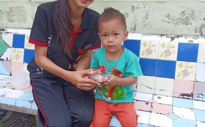 จากขนมให้น้องๆ