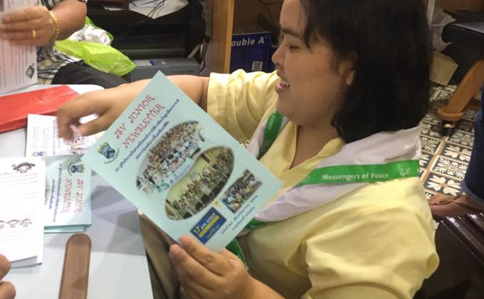 จิตอาสาจัดทำรูปเล่มจูเนียร์ ปีการศึกษา1/2560 ของโรงเรียนจันทศิริวิทยา