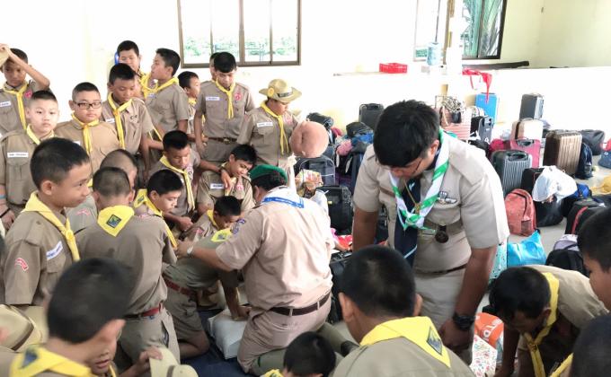 สอนปฐมพยาบาล ให้กับลูกเสือ-เนตรนารีสามัญ โรงเรียนคลองมหาวงก์