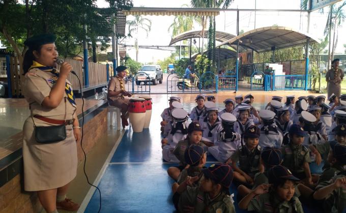 จิตอาสา ร้องเพลงในกิจกรรมนันทนาการให้กับลูกเสือเนตรนารี