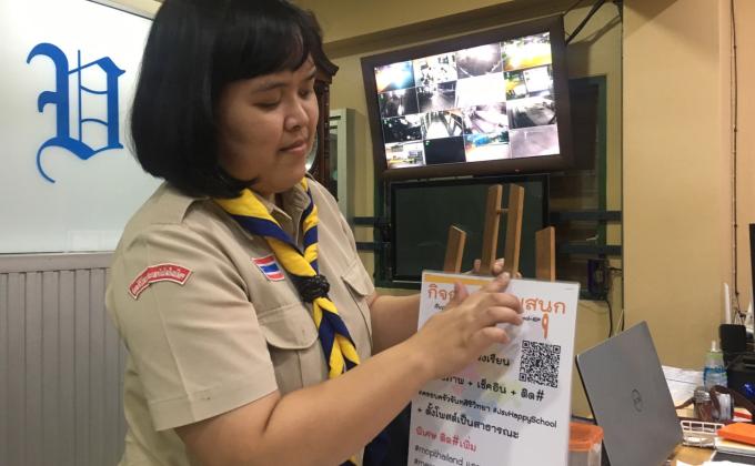 จิตอาสาทำป้ายโบว์ชัว 