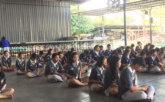 นั่งสวดมนต์​ทุกเช้าวันพฤหั​ส