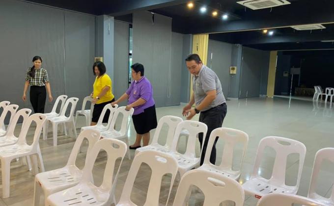 จัดเก้าอี้สำหรับงานประชุม