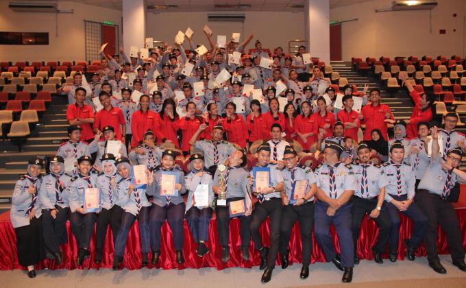 Pemakaian Epolet dan Penyerahan Sijil Pertauliahan Semester 2