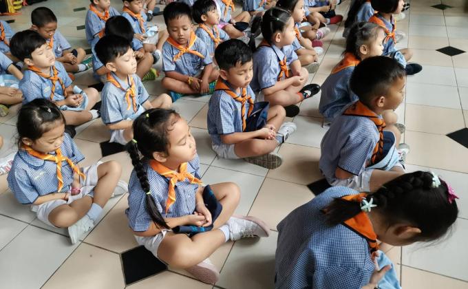 ลูกเสือบีเวอร์ฝึกทำสมาธิ