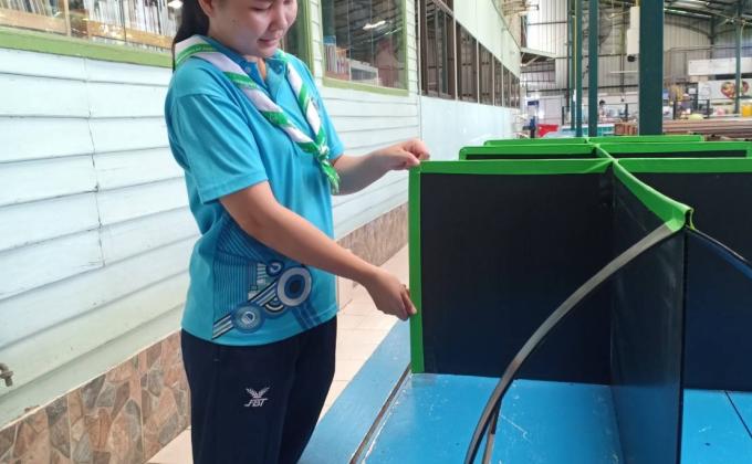 ทำที่กั้นเพื่อเว้นระยะห่างในการรับประทานอาหารกลางวัน