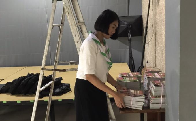 จิตอาสาจัดระเบียบหนังสือ