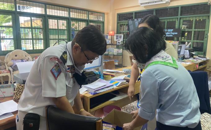 จิตอาสาจัดเตรียมของ