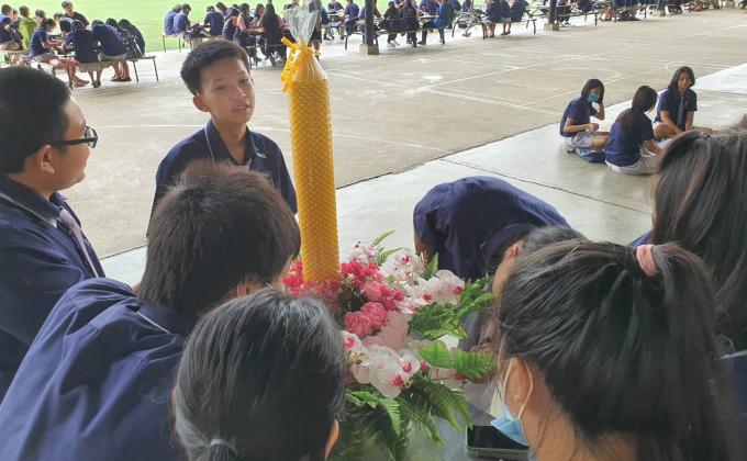 ทำเทียนพรรษา