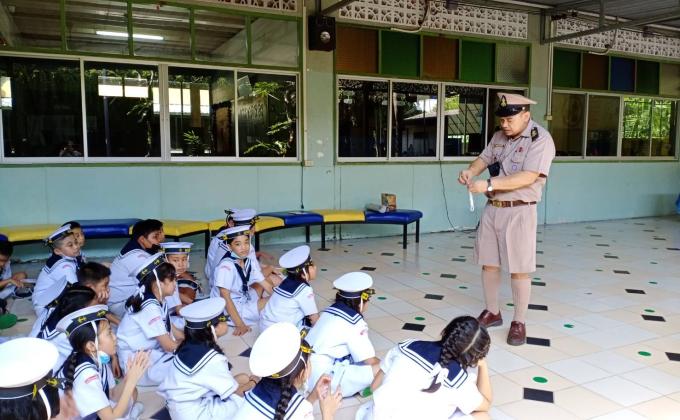 เข้าร่วมกิจกรรมสอนผูกเงื่อนต่าง