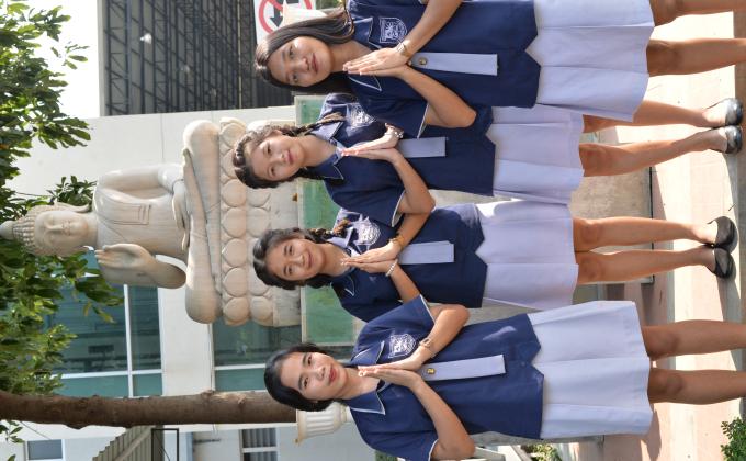 ไหว้พระก่อนเข้าวิทยาลัย