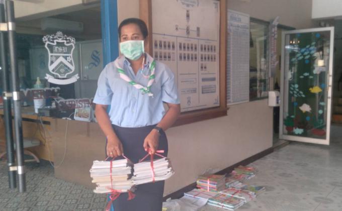 อาสาขนหนังสือ