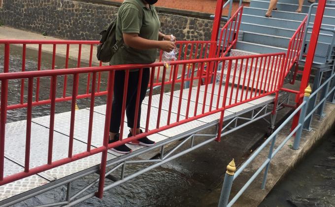 ทำบุญ​ให้อาหารปลา