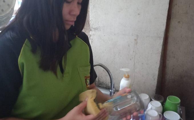 ล้างแก้วแล้วเก็บให้เรียบร้อย