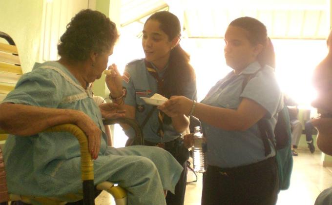 Grupo scout #88 en hogar de ancianos.