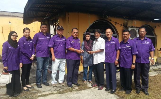 PENGAKAP HULUR BANTUAN KEPADA MANGSA KEBAKARAN