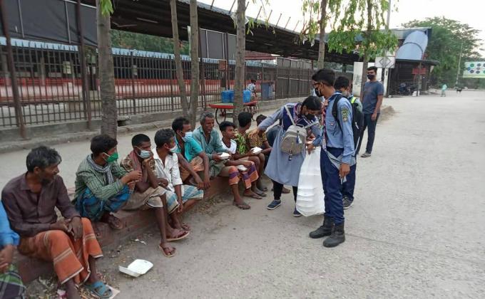 পথ শিশু এবং খেটে খাওয়া মানুষদের মাঝে ইফতার বিতরণ এবং ঈদ (ঈদুল উল ফিতর)উদযাপন