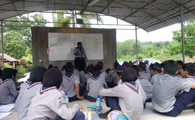 Sedang memberi ceramah cara pernafasan