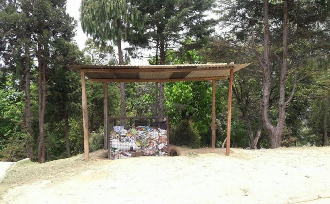 ཕྱགས་སྙིགས་འཛིན་སྐྱོང་།