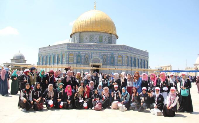 Scouts & Guides serving fasting Muslims in Al Aqsa Mosque Jerusalem 2017 خدمة الصائمين في المسجد الاقصى في القدس 