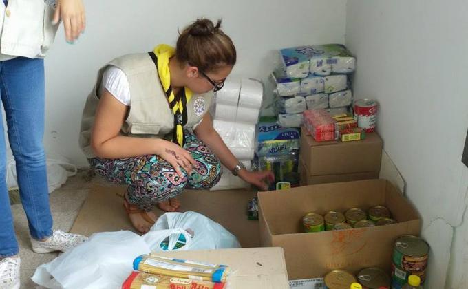 Campaigning during the war in Gaza to provide supplies and inputs from West Bank to the affected people in Gaza   مرشدات الصداقة الفلسطينية يقمن بحملة دعم ومناصرة لغزة 