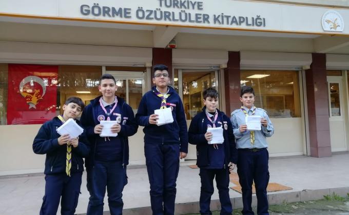 Volunteer service at library for blinds / 3