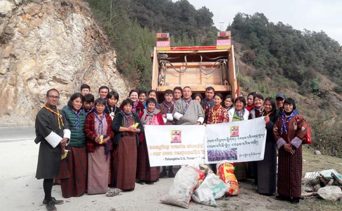 Mass Cleaning Campaign by CBS of Tshangkha & Tangsbi Community on the Trongsa-Wangduephodrang National High Way