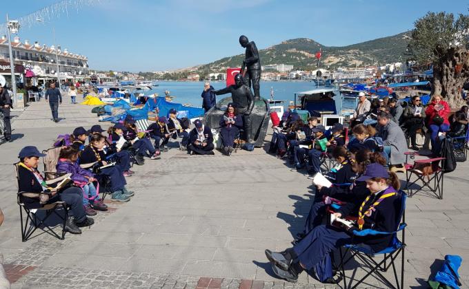 "READING IN PUBLIC" Activity 