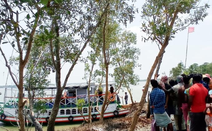PASHEY ACHI SUNDARBAN- Relief To Flood & Victims