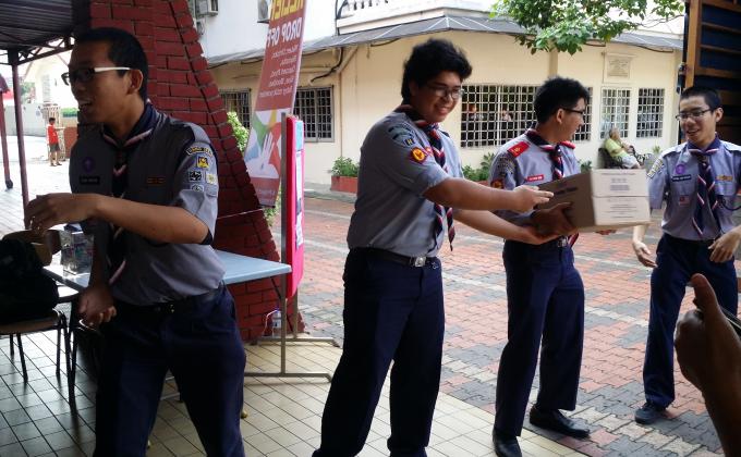 AID AND SERVICE FOR FLOOD VICTIM AT EAST COAST MALAYSIA By H Petaling Rover Crew