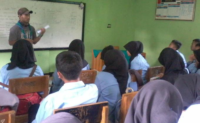 membacakan buku emosional sekaligus sosialisasi