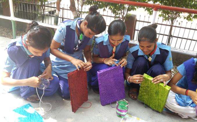 Making a paper beg and birds house 