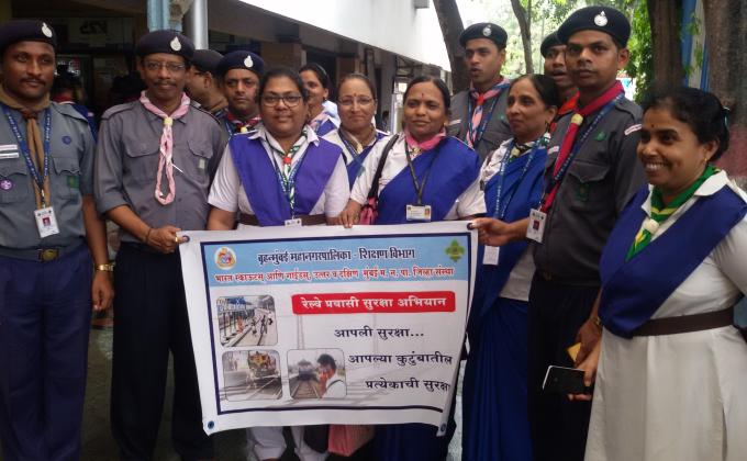 RAILWAY PRAVASI SURAKSHA ABHIYAN , MULUND rAILWAY STATION, MUMBAI.