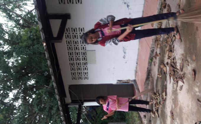 กวาดถนนโรงเรียน